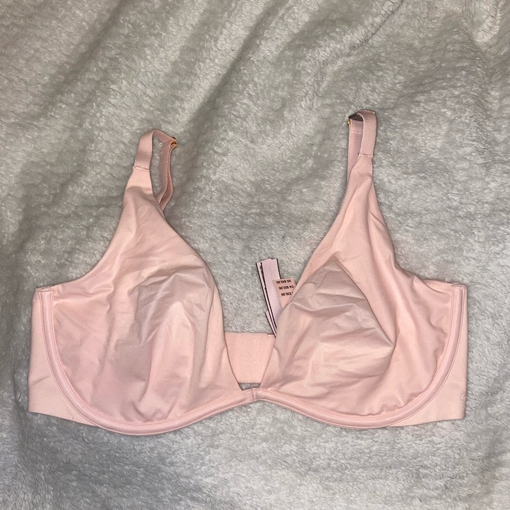 Victoria’s Secret Incredible Plunge Bra!